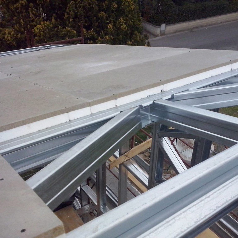 Coupled panels Betonstyr EPS with metal sheet system on roof